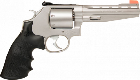 Smith & Wesson Model 686 4" facing right